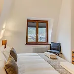 Alpes V, Alpes Agency, Chamonix, Sleeps 5 Lägenhet *