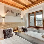 Alpes V, Alpes Agency, Chamonix, Sleeps 5 * שאמוני